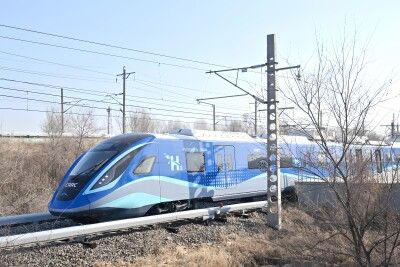 中国が独自開発した初の水素エネルギー列車、時速160キロの試験走行に成功―香港メディア
