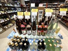 27日、中国のポータルサイト・捜狐に、中国国内でここ数年日本酒の消費が増えており、高級酒の価格が高騰しているとする文章が掲載された。写真は江蘇省南京市のデパートで販売されている日本酒。