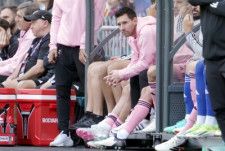 アルゼンチンサッカー協会は18日、同国代表主将リオネル・メッシがハムストリング負傷のため米国で今月行われる国際親善試合を欠場すると発表した。