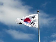 24日、韓国メディア・毎日経済は「韓国独自の超伝導核融合研究装置が、摂氏1億度の超高温プラズマを48秒間維持することに成功し、世界最高記録を達成した」と伝えた。写真は韓国の国旗。