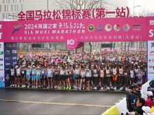 30日から31日の週末の2日間、全国各地では約40のマラソン大会が開催されました。写真は無錫マラソン会場。