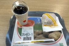 聯合新聞網など台湾メディアはこのところ、中国大陸の飲食界で話題になっている「窮鬼套餐（貧乏人セット）」を紹介し、大いにもてはやされている理由と今後を分析する記事を発表している。