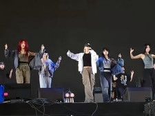 15日、韓国・スポーツ京郷は「ガールズグループ・LE SSERAFIMが世界最大級の音楽フェスに出演したが、実力不足だとの批判が噴出している」と伝えた。写真はLE SSERAFIM。