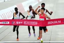 中国・北京市で今月14日に開催されたハーフマラソン大会の「八百長」疑惑をめぐり、大会組織委員会が調査に乗り出した。