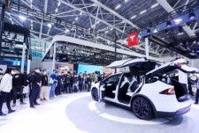 米電気自動車（EV）大手テスラが全世界で10％以上の人員削減を実施することに関連し、中国メディアの鳳凰網科技は16日、「中国にも波及か」とする記事を掲載した。