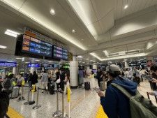 中国メディアの正観新聞は20日付で、中国人の間では円安などの影響で、「日本で商品を買えばお得」という風潮が強まっていると紹介する記事を発表した。写真は成田空港の様子。