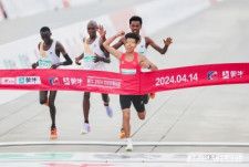 中国北京市で開催されたハーフマラソン大会の八百長疑惑で、独国際放送局ドイチェ・ヴェレの中国語版サイトは20日、優勝した選手らのメダルが剝奪されたと報じた。