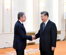 習近平国家主席は26日午後、北京の人民大会堂で、中国を訪問中の米国のブリンケン国務長官と会談しました。
