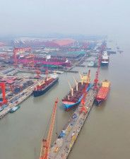 香港英字メディアのサウスチャイナ・モーニング・ポストはこのほど、「中国と韓国が先進的な造船受注を争う」とする記事を掲載した。写真は中国の造船所。