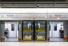 上海の地下鉄車内で3日、ミカンの皮をポイ捨てした男性乗客が、注意してきた隣席の男性乗客に食って掛かる騒動があった。