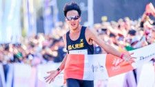先月開催された北京ハーフマラソンでトップでゴールしながら成績を取り消された中国選手について、もともとリストアップされていた褒章の授与が取り消されたようだ。