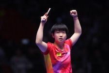 卓球の国際大会WTTサウジスマッシュで中国の主力選手の敗退が相次ぐ中、男女世界ランキング1位の中国選手はやはり圧巻の強さで勝ち上がっている。写真は孫穎莎。
