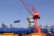 中国メディアの環球時報は15日、中東のカタールの当局者が「われわれの船舶はかつてすべて韓国の造船所から来ていたが、今は中国を選択している」と語ったとする記事を掲載した。写真は青島造船所。