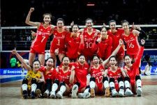 20日、 瀟湘晨報は、女子バレーボールのパリ五輪出場権を懸けた争いが日本や中国を含むチームの間で繰り広げられていることを報じた。