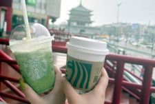 23日、頭条新聞は、陝西省のスターバックスコーヒー店舗で何も買わずに席に座った客を店側が追い出すトラブルがあったと報じた。