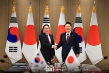 26日、韓国・ハンギョレによると、尹大統領が岸田首相との会談でLINEヤフー問題をめぐり「外交とは別の事案」と述べたことについて、野党が「屈辱外交」と批判した。写真は韓国大統領室フェイスブックより。
