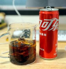 27日、北京商報は、中国でコカ・コーラとペプシが飲料の値上げに踏み切る一方で、国産飲料ブランドがシェア獲得に向けた攻勢を強めていることを報じた。