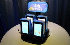 29日、瀟湘晨報は、広東省でモバイルバッテリーをレンタルしたものの返却可能スポットが一向に見つからず、怒りの余りバッテリーを投げつけたというネットユーザーの書き込みが注目を集めたと報じた。