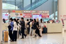 30日、韓国・マネートゥデイは「記録的な円安を受けて日本を訪れた外国人観光客が、その足で韓国にも訪れるケースが増えている」と伝えた。写真は仁川国際空港。