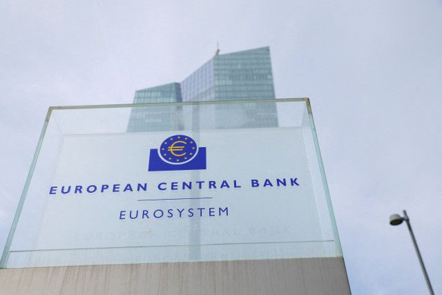 ユーロ圏の銀行融資低迷、インフレ期待低下　利下げの論拠強まる