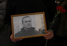 欧州連合（ＥＵ）は１８日、ロシアの反体制派指導者アレクセイ・ナワリヌイ氏（写真）の死に責任を負っていると疑われる個人や団体に対する制裁措置を導入することで合意した。２月撮影（２０２４年　ロイター）