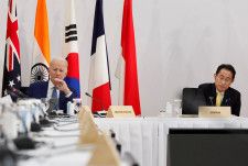 バイデン米大統領は、４月１１日に日本の岸田文雄首相、フィリピンのマルコス大統領とホワイトハウスで会談する。写真は２０２３年５月、広島G7サミットに出席するバイデン氏と岸田氏（２０２４年　ロイター/Jonathan Ernst）