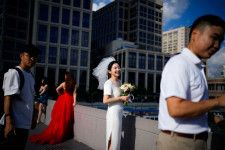 中国当局、質素な結婚式を奨励　婚姻と出生率引き上げへ