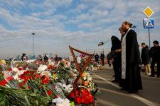 　３月３１日、ロシア外務省は、ウクライナに対し、ロシア国内の「テロ行為」に関係する全ての人物の引き渡しを要求していると発表した。ウクライナ保安局（ＳＢＵ）のマリュク長官を対象者に挙げた。写真はモスクワ郊外のコンサートホールで起きた銃乱射事件の現場付近で、２９日撮影（２０２４年　ロイター/Evgenia Novozhenina）