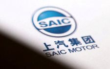 　４月１日、中国大手自動車メーカーの上海汽車（ＳＡＩＣ）は年内に米ゼネラル・モーターズ（ＧＭ）、独フォルクスワーゲン（ＶＷ）との合弁会社と傘下の電気自動車（ＥＶ）部門で、数千人の人員削減を目指している。事情に詳しい２人の関係者がロイターに語った。１月１６日撮影（２０２４年　ロイター/Dado Ruvic）