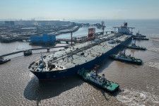 　原油先物価格は１日のアジア市場序盤の取引で小反落している。写真は原油タンカー。昨年１月、中国浙江省舟山市の港湾で撮影。China Daily via REUTERS（２０２４年　ロイター）