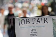 米労働省が２日発表した２月の雇用動態調査（ＪＯＬＴＳ）の求人件数は８０００件増の８７５万６０００件だった。２０２１年９月撮影（２０２４年　ロイター/Andrew Kelly）