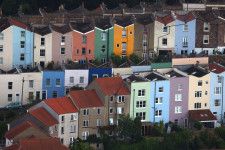 　４月５日、英住宅金融ハリファクスが発表した３月の英住宅価格は前月比１．０％下落し、２０２３年９月以来のマイナスとなった。写真は昨年８月、ブリストルで撮影（２０２４年　ロイター/Toby Melville）