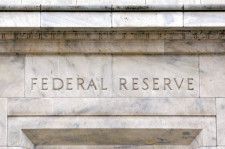 米ダラス地区連銀のローガン総裁は５日、現在のインフレを巡る状況は連邦準備理事会（ＦＲＢ）による利下げへの差し迫った動きを否定していると述べた。（２０２４年　ロイター／Jason Reed）