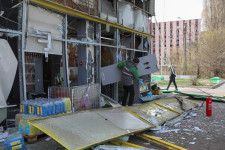 　ウクライナ第２の都市ハリコフに６日未明、ロシアのドローン（無人機）とみられる攻撃があり６人の民間人が死亡、１０人が負傷した。６日撮影（２０２４年　ロイター／Vyacheslav Madiyevskyy）