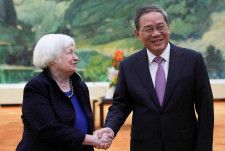 米財務長官、中国首相と会談　「厳しい話し合い」で関係改善