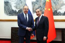 ４月９日、中国を訪問しているロシアのラブロフ外相は、王毅外相と会談した。写真はロシア外務省提供（２０２４年　ロイター／Russian Foreign Ministry）
