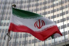 　イランの国連代表部は１４日、米国はイランとイスラエルとの対立から距離を置くべきだとけん制し、イスラエルが報復すれば一段と厳しい対応を取ると警告した。ウィーンで昨年６月撮影（２０２４年　ロイター/LEONHARD FOEGER）