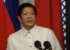 　４月１３日、フィリピンのマルコス大統領（写真）は１２日、フィリピン、米国、日本による協力合意が南シナ海と周辺地域のダイナミズムを変えると表明した。写真は昨年１１月、フィリピンのマニラでの代表撮影（２０２４　ロイター）
