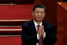 中国の習近平国家主席は１６日、北京でショルツ独首相と首脳会談を行った。中独が互いを尊重し、違いを留保しながら「共通の基盤」を模索すれば、両国の関係は着実に発展し続けると表明した。写真は３月に北京で撮影した習主席（２０２４年　ロイター／Tingshu Wang）