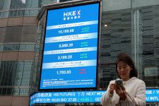 ４月１６日、アジアに特化したヘッジファンドは、日本株の上昇、中国株の好転、人工知能（ＡＩ）銘柄のブームを追い風に好調な第１・四半期となった。香港で１月撮影（２０２４年　ロイター/Joyce Zhou）