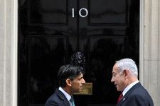 　４月１６日、スナク英首相は、イスラエルのネタニヤフ首相との電話会談で、中東情勢の緊張の高まりは「誰の利益にもならない」と述べた。ロンドンで２０２３年３月撮影（２０２４年　ロイター/Toby Melville）