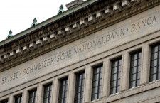 　４月２２日、スイス国立銀行（中央銀行）は、国内銀行が預け入れを義務付けられている最低準備金を引き上げることを明らかにした。写真は３月、チューリヒで撮影（２０２４年　ロイター/Denis Balibouse）