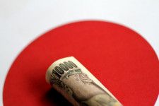　国内生命保険各社は２０２４年度の資産運用で、日本国債への投資では利回り水準を冷静に見極めながら臨むスタンスを打ち出した。写真は２０１７年６月撮影（２０２４年　ロイター/Thomas White）