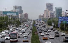 　中国商務省は２６日、車を下取りに出して年内に新しい車を購入する消費者に１台当たり最大１万元（１３７９．９６ドル）の補助金を支給すると発表した。自動車市場の需要を喚起することが狙い。北京で２０１９年７月撮影（２０２４年　ロイター／Jason Lee）