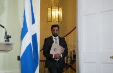 ４月２９日、英国北部スコットランド自治政府のハムザ・ユーサフ首相が、辞任すると表明した。エディンバラで代表撮影（２０２４年　ロイター）