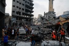 イスラエルのネタニヤフ首相は３０日、パレスチナ自治区ガザでの戦闘休止合意の有無にかかわらず、ガザ地区（写真）最南部ラファに対する攻撃を実施し、イスラム組織ハマスを壊滅させると述べた。２０２３年１０月撮影（２０２４年　ロイター/Mohammed Salem）