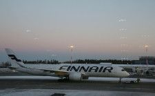 　エストニアは４月２９日、同国領空内でロシアが全地球測位システム（ＧＰＳ）を妨害していると非難した。電波障害を受け、フィンランド航空は、エストニア東部タルトゥへの航空便の運航を１カ月停止すると発表した。２月９日、ヘルシンキ・バンター国際空港で撮影（２０２４年　ロイター/Tom Little）