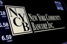 米中堅地銀ニューヨーク・コミュニティー・バンコープ（ＮＹＣＢ）が１日に発表した来年と２０２６年の利益見通しは市場予想を大幅に上回り、５０億ドルの資産売却計画が実現に近づいていることも明らかにした。ニューヨーク証券取引所で１月撮影（２０２４年　ロイター／Brendan McDermid）