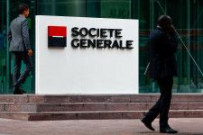 　フランスの銀行大手ソシエテ・ジェネラル（ソジェン）が３日発表した第１・四半期決算は、純利益が前年同期比２２％減少したものの、市場予想ほど落ち込まなかった。パリ近郊で２０２３年9月撮影（２０２４年　ロイター／Gonzalo Fuentes）