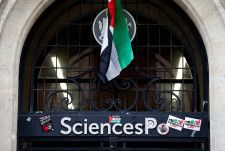 フランスの名門大学、パリ政治学院（Ｓｃｉｅｎｃｅｓ　Ｐｏ）で３日、パレスチナ自治区ガザでのイスラエルによる軍事行動に抗議し、キャンパス内の建物を一夜占拠していた学生らが警察によって排除された。４月撮影（２０２４年　ロイター/Benoit Tessier）